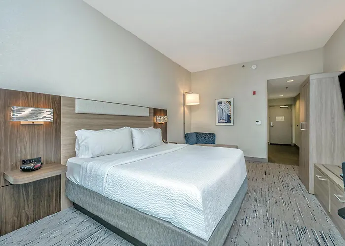 Express & Charleston Arpt-conv Ctr Area By Ihg Hotel North Charleston