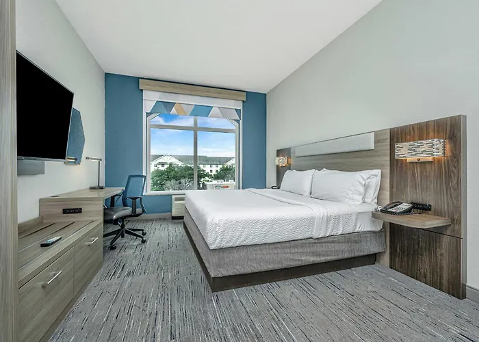Express & Charleston Arpt-conv Ctr Area By Ihg Hotel