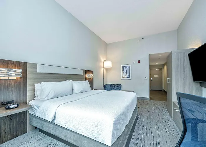 Express & Charleston Arpt-conv Ctr Area By Ihg Hotel