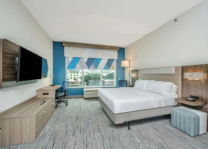 Hotel Express & Charleston Arpt-conv Ctr Area By Ihg 3*