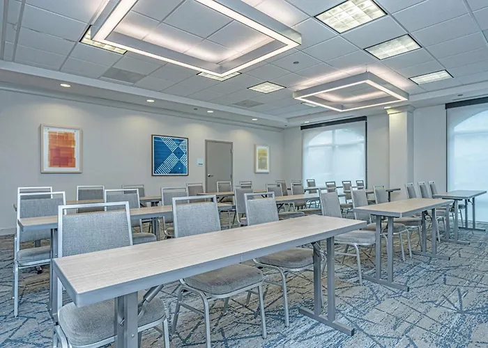 Express & Charleston Arpt-conv Ctr Area By Ihg 3* North Charleston