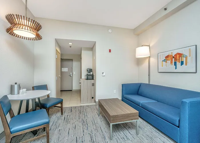 Hotel Express & Charleston Arpt-conv Ctr Area By Ihg