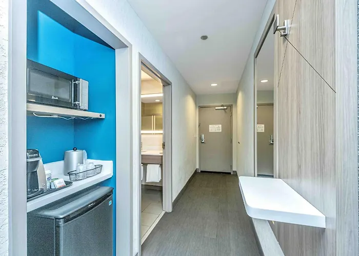 Hotel Express & Charleston Arpt-conv Ctr Area By Ihg North Charleston