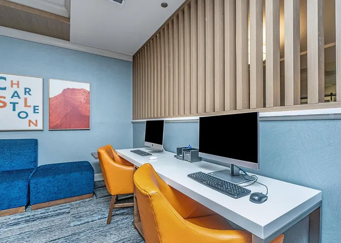 Hotel Express & Charleston Arpt-conv Ctr Area By Ihg