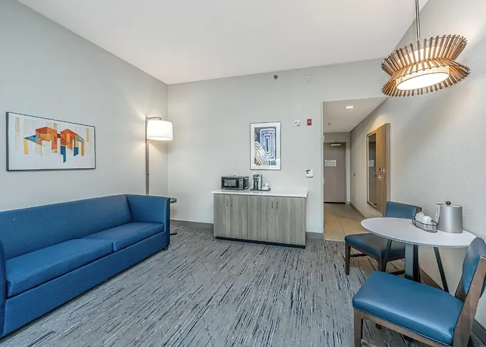 Express & Charleston Arpt-conv Ctr Area By Ihg 3*