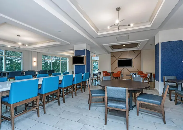 Express & Charleston Arpt-conv Ctr Area By Ihg Hotel 3*