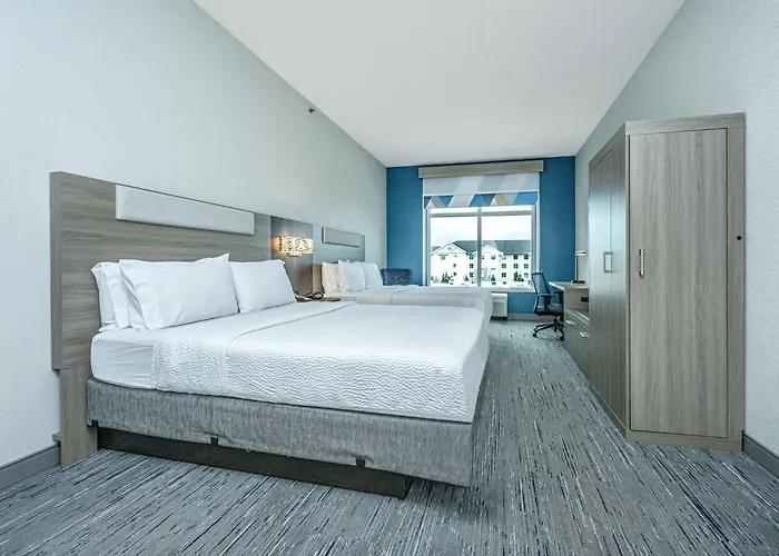 Express & Charleston Arpt-conv Ctr Area By Ihg Hotel