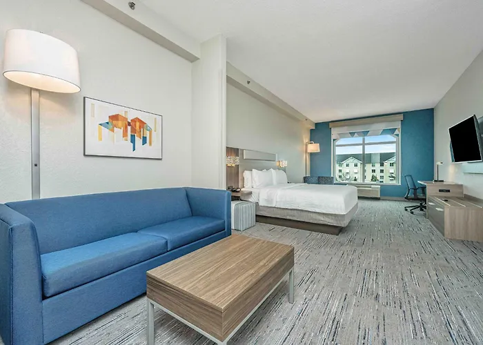 Express & Charleston Arpt-conv Ctr Area By Ihg Hotel 3*