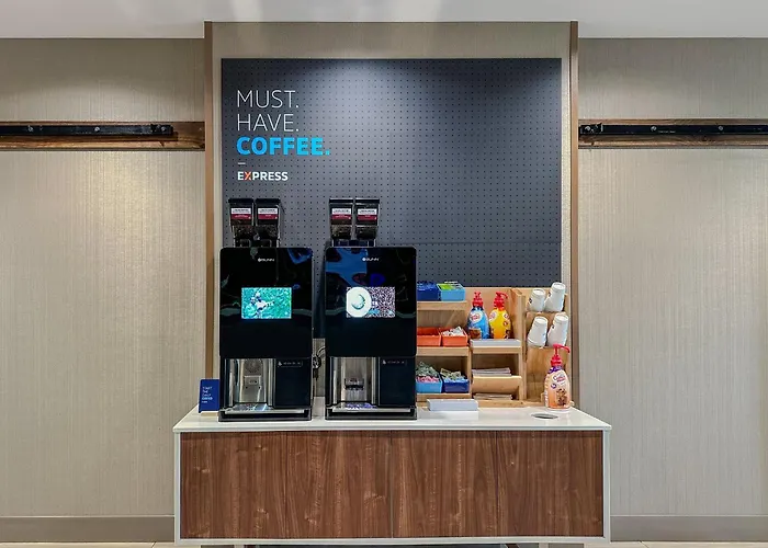 Hotel Express & Charleston Arpt-conv Ctr Area By Ihg 3*