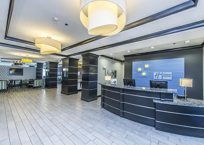 Express & Charleston Arpt-conv Ctr Area By Ihg 3*
