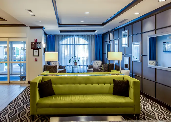 Express & Charleston Arpt-conv Ctr Area By Ihg Hotel North Charleston