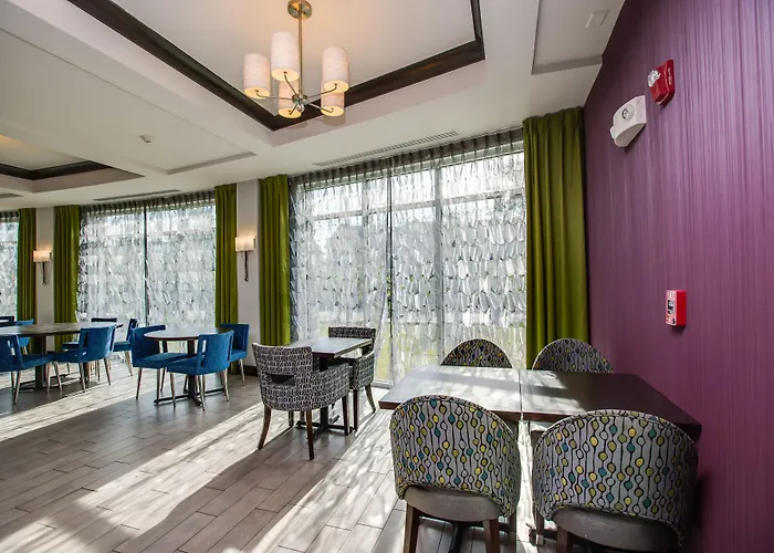 Hotel Express & Charleston Arpt-conv Ctr Area By Ihg 3*