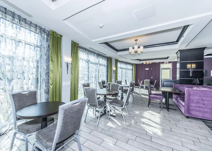 Express & Charleston Arpt-conv Ctr Area By Ihg Hotel