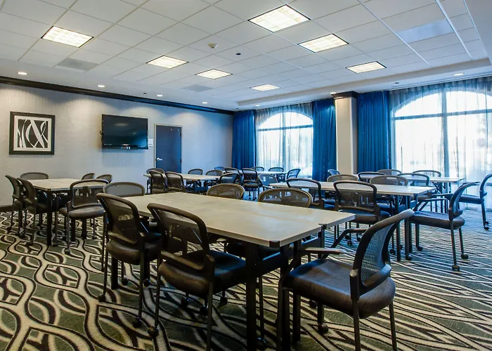 Express & Charleston Arpt-conv Ctr Area By Ihg Hotel