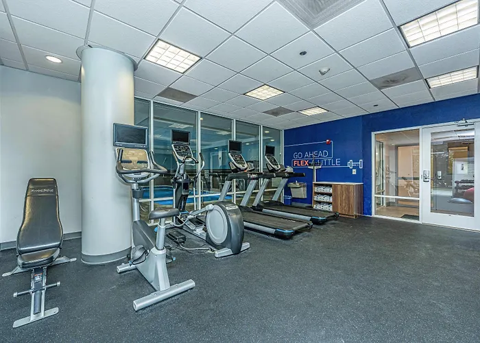 Express & Charleston Arpt-conv Ctr Area By Ihg 3*