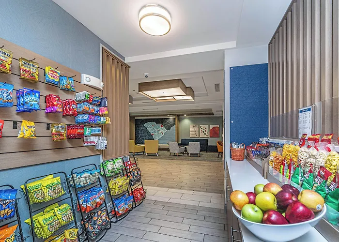 Express & Charleston Arpt-conv Ctr Area By Ihg Hotel 3*
