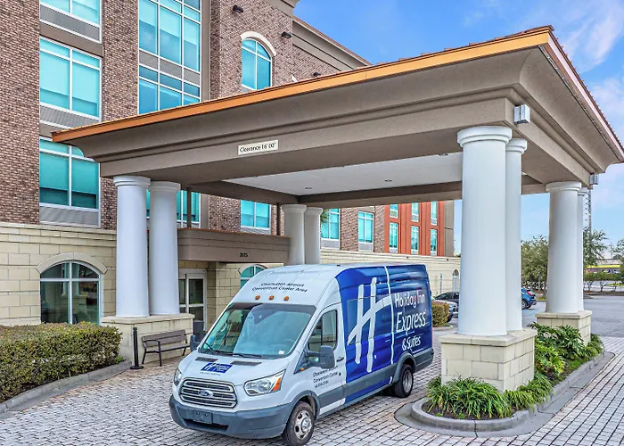 Hotel Express & Charleston Arpt-conv Ctr Area By Ihg 3*