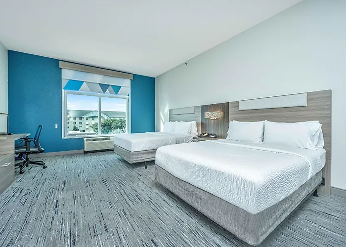 Express & Charleston Arpt-conv Ctr Area By Ihg Hotel