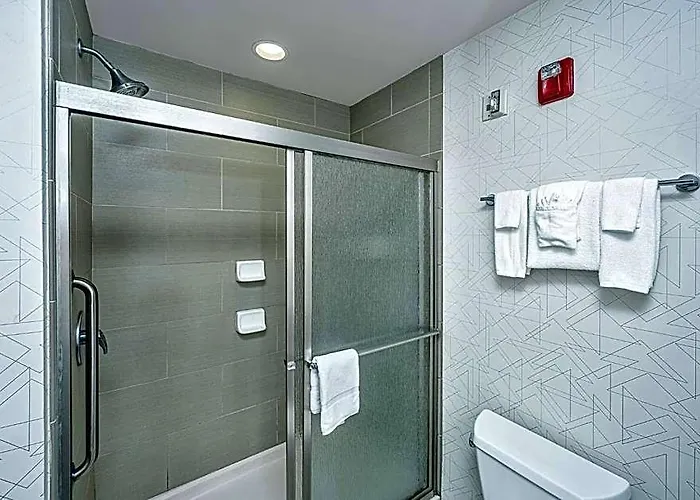 Hotel Express & Charleston Arpt-conv Ctr Area By Ihg 3*