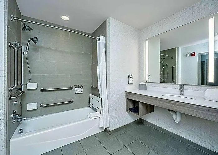 Express & Charleston Arpt-conv Ctr Area By Ihg Hotel North Charleston