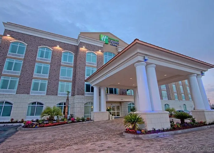 Express & Charleston Arpt-conv Ctr Area By Ihg Hotel 3*