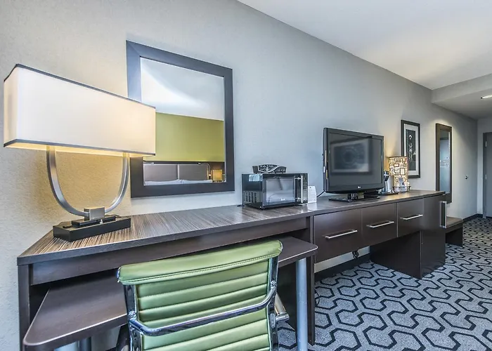 Express & Charleston Arpt-conv Ctr Area By Ihg Hotel