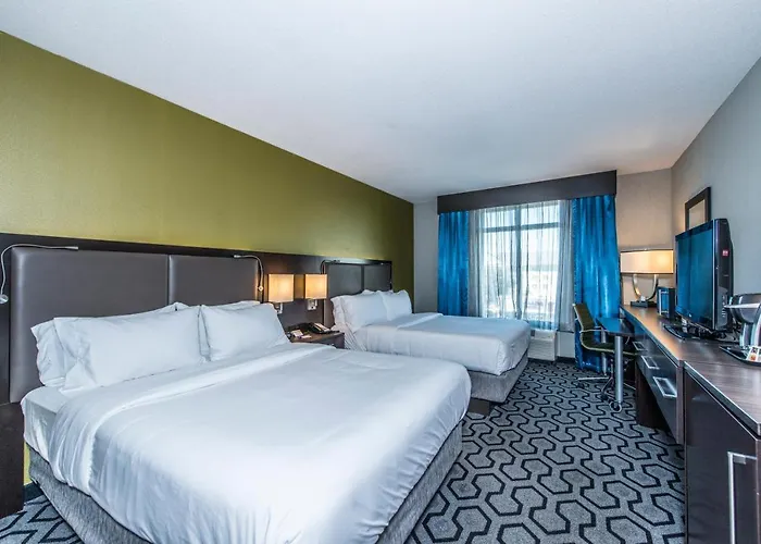 Express & Charleston Arpt-conv Ctr Area By Ihg Hotel 3*